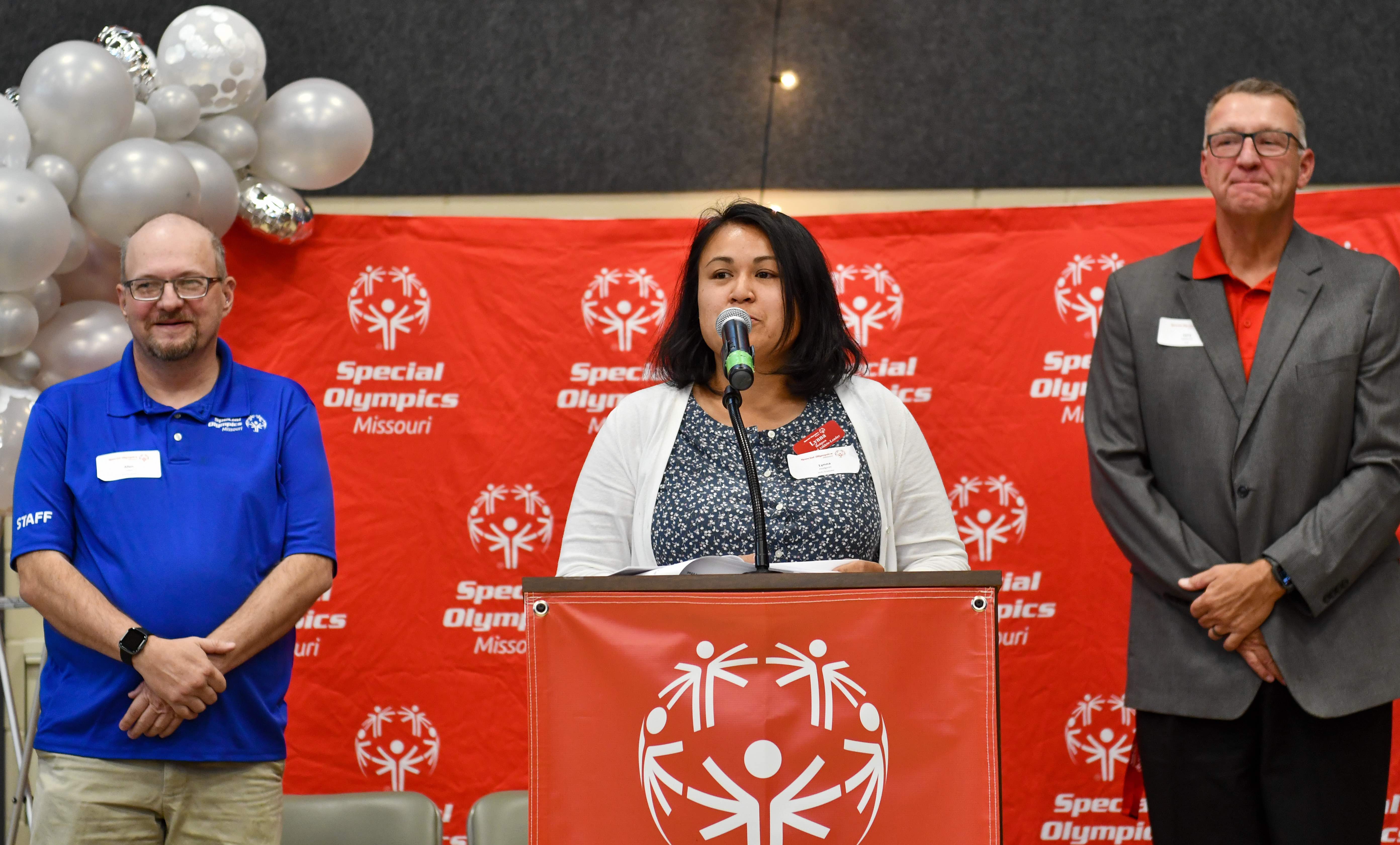 lynna-hodgson-at-the-podium-special-olympics-missouri