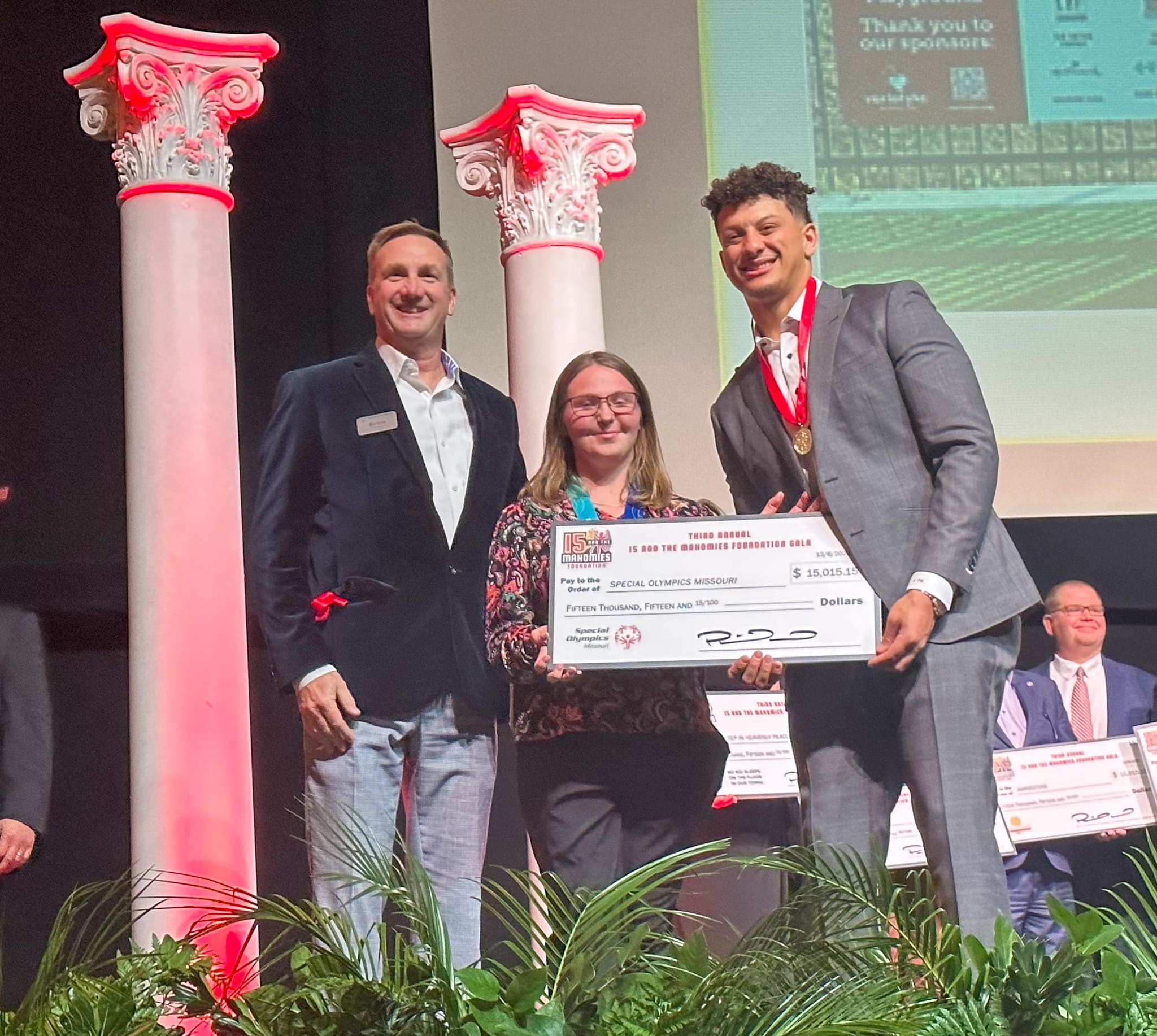 Patrick Mahomes presented a check to SOMO athlete Shyanne Pyatt and staff member Brian Neuner at the third annual 15 and the Mahomies event on Tuesday, Dec. 6, 2022 in Kansas City, Mo.