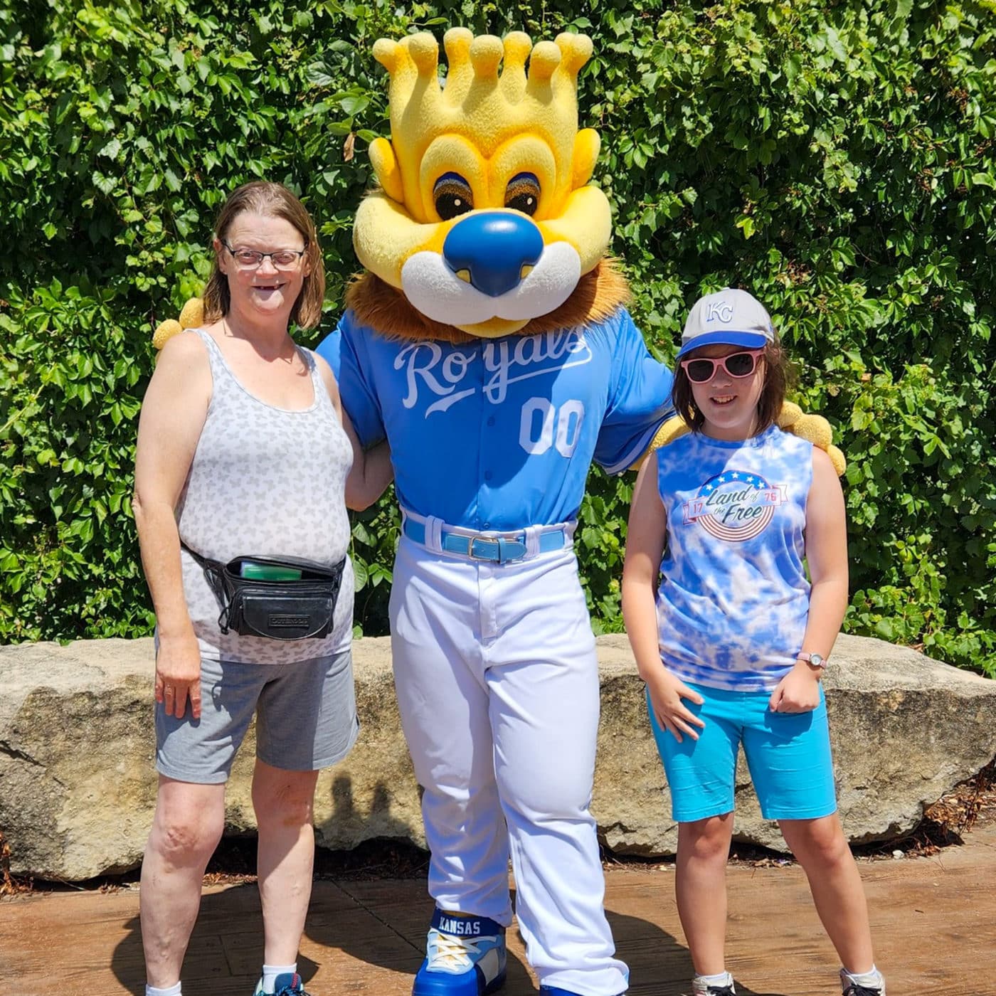 SOMO athletes participate in Kansas City Royals baseball clinic